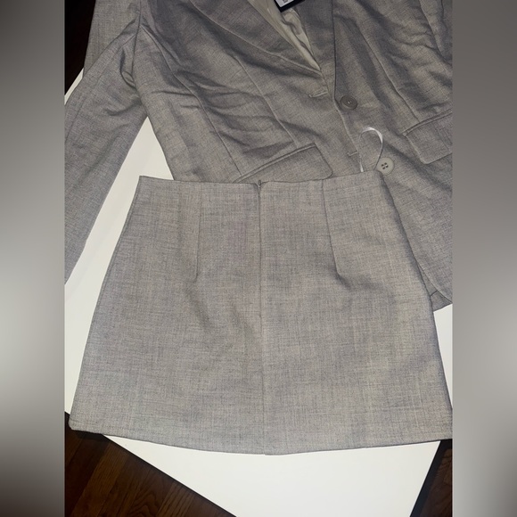 White Fox Boutique Socialite Blazer & Socialite Mini Skirt Pebble Size XS NWT 🩶✨ - Picture 5 of 5